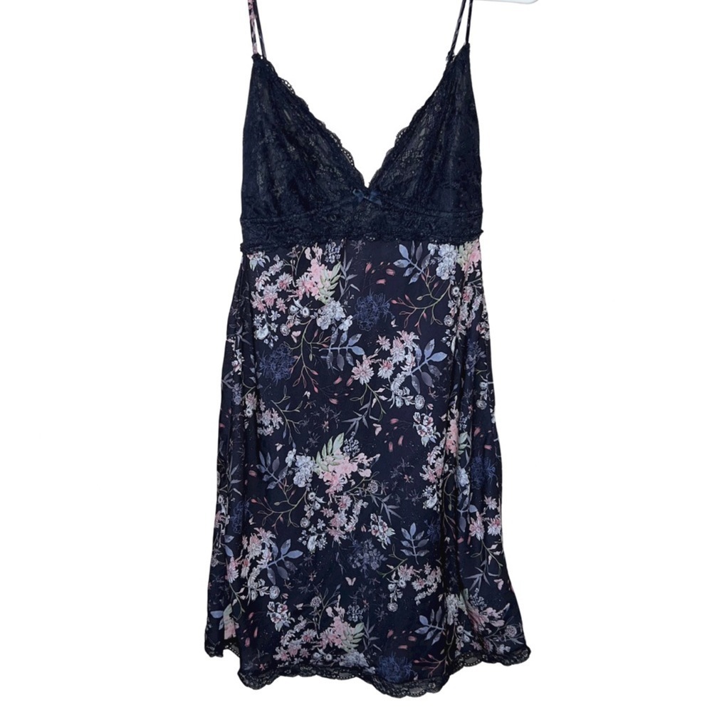 la Vie en Rose Dark Blue Black Pink And Lace Floral Nighty Size Medium